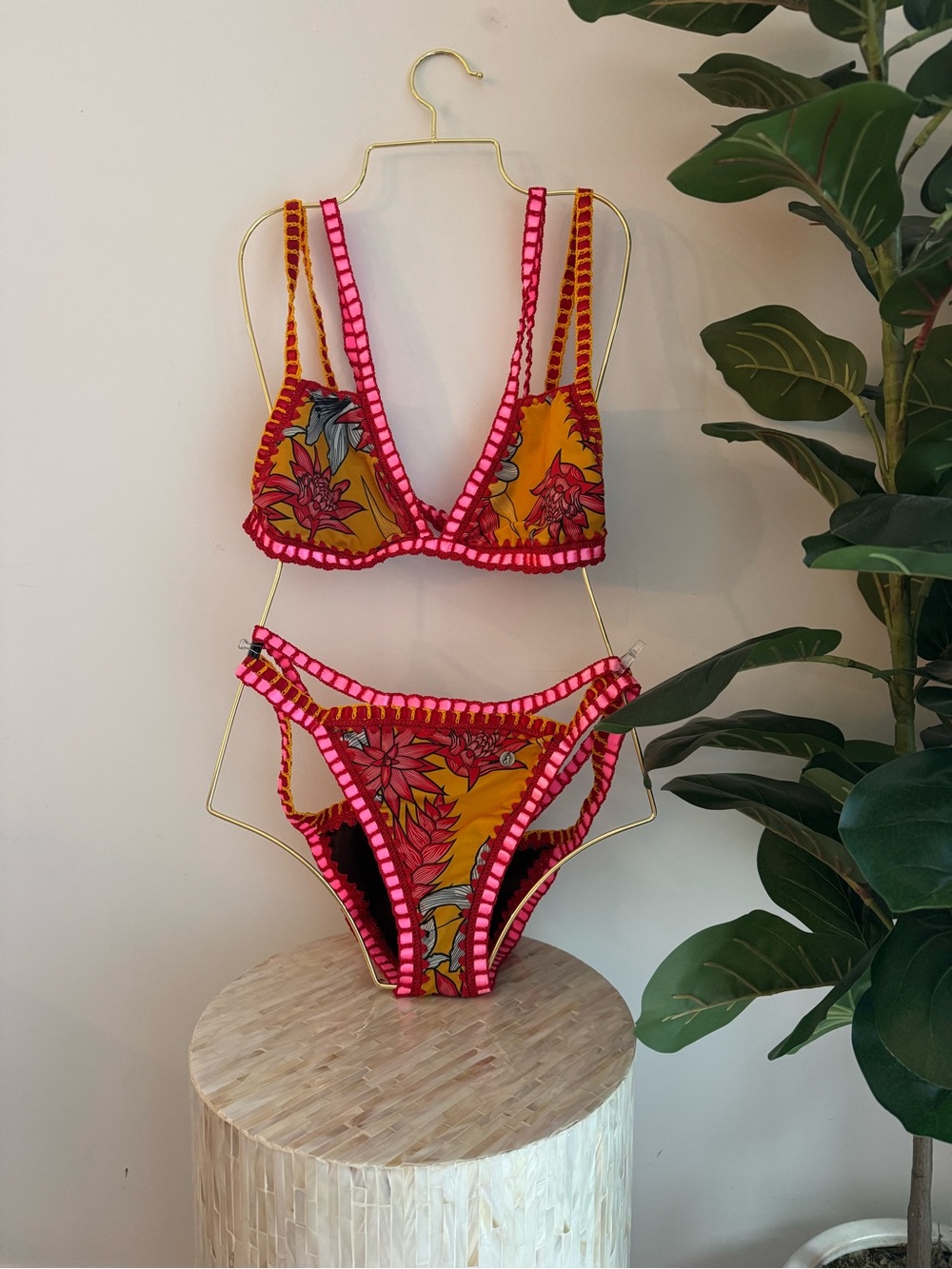 NWT Columbian crochet Sunset Floral Crochet-Trim Bikini in Yellow & Pink Sz:L